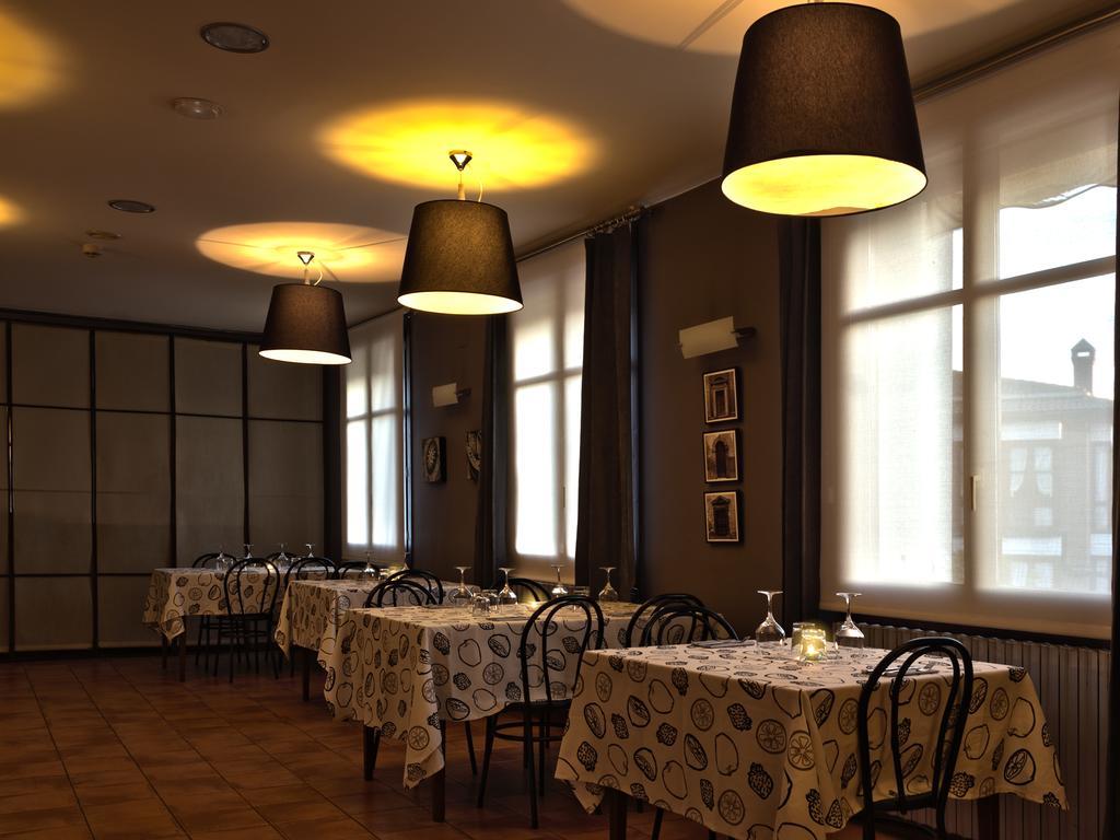 Hospederia De Loarre Hotell Exteriör bild